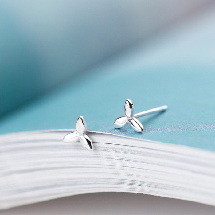 三つ葉 ピアス Silver925 レディース シンプル シルバー 小さめ かわいい 葉っぱ みつば 新緑 新芽 シルバー 925 金属アレルギー アレルギー対応