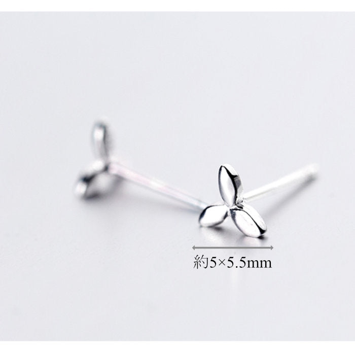 三つ葉 ピアス Silver925 レディース シンプル シルバー 小さめ かわいい 葉っぱ みつば 新緑 新芽 シルバー 925 金属アレルギー アレルギー対応