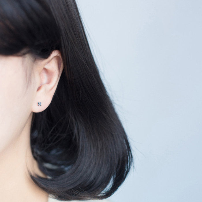 ブラックストーン ミニピアス 小さいピアス Silver925 レディース メンズ シルバー製 ブラック 軟骨 ファーストピアス アレルギー