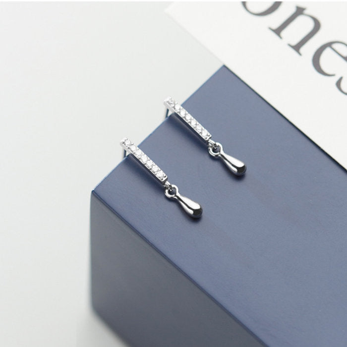 ピアス レディース Silver925 揺れる ゆらゆら シルバー スタッドピアス シンプル 大人 女性 20代 30代 40代 50代 60代 70代 フォーマル カジュアル 結婚式 アレルギー対応