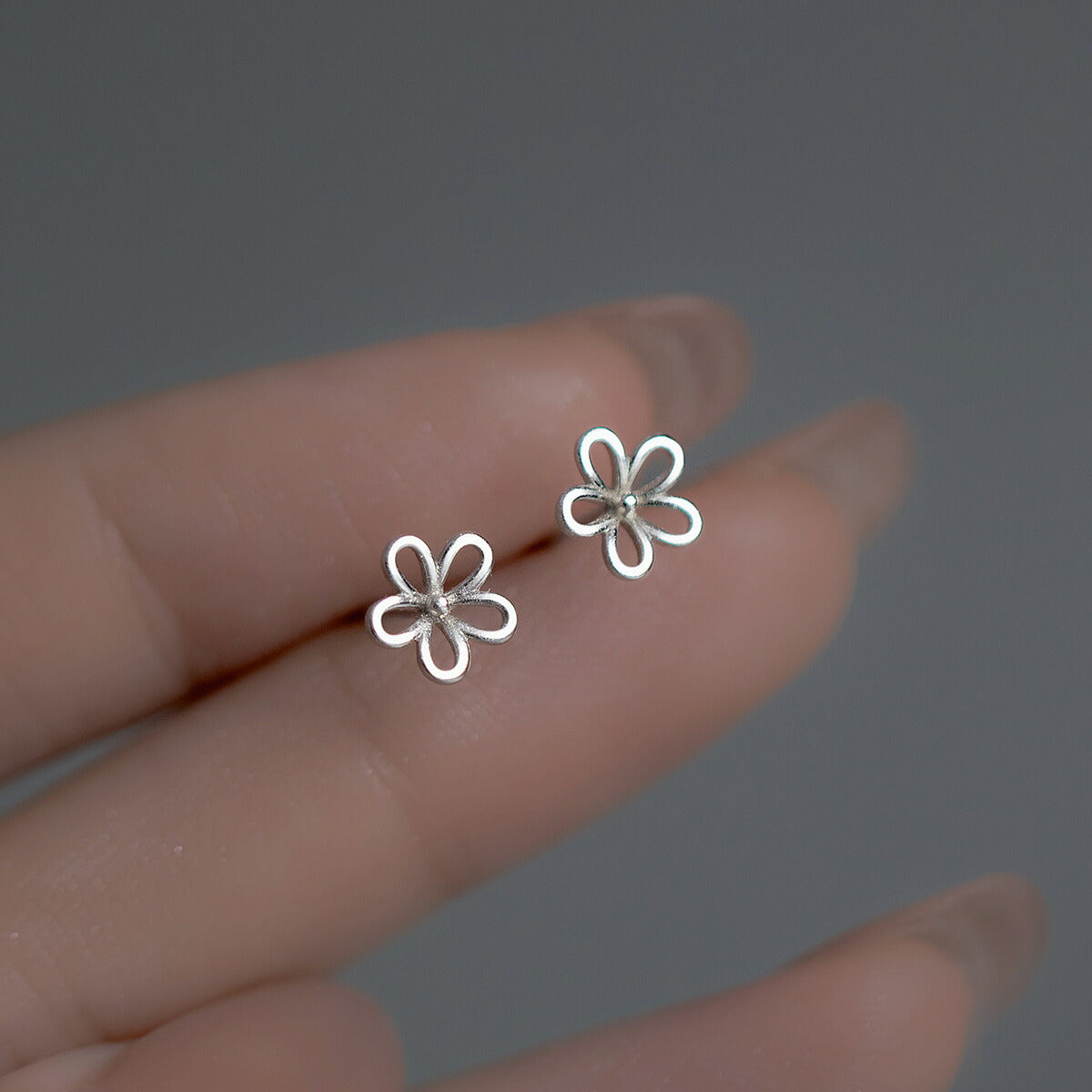 ピアス 花 小さい フラワー シンプル 軟骨 シルバー 小さめ 20G 仕事用 小さいピアス 極小ピアス シンプルピアス セカンドピアス 軟骨ピアス アレルギー対応ピアス 仕事