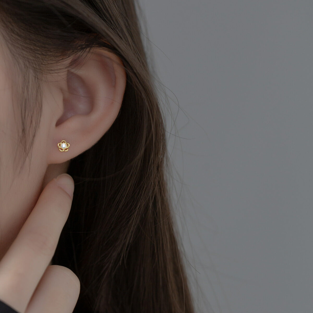 ピアス 小さい 花 フラワー シンプル 軟骨 金属アレルギー シルバー 小さめ シルバー925 アレルギー対応 20G 仕事用 小さいピアス フラワーピアス つけっぱなしピアス シンプルピアス セカンドピアス 軟骨ピアス アレルギー対応ピアス