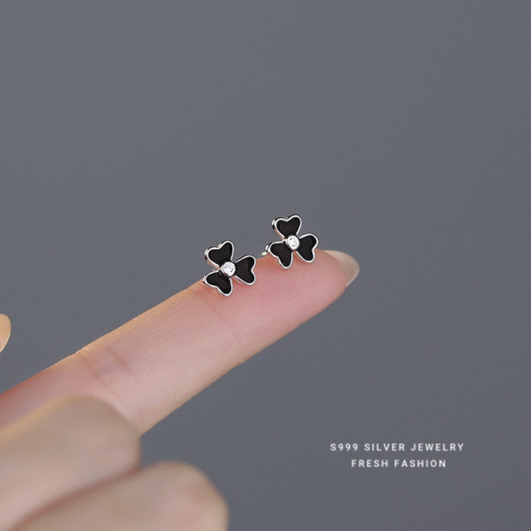 ピアス クローバー ブラック 三つ葉 はっぱ 小さい シンプル 軟骨 金属アレルギー シルバー999 アレルギー対応 20G 仕事用 小さいピアス シンプルピアス セカンドピアス