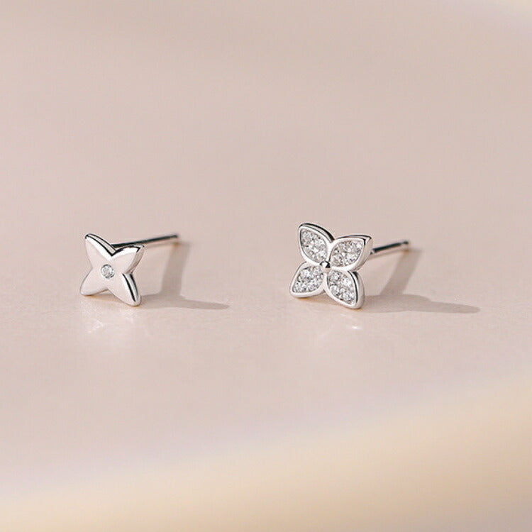 四葉のピアス クローバー シルバー ゴールド ピアス キュービックジルコニア シルバー925 左右非対称 20G シンプル かわいい 女性 レディース 草 花 フラワー