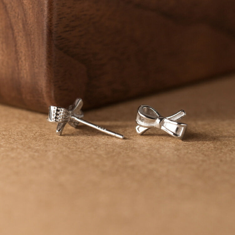 シルバーリボンピアス シルバー925 アレルギー対応 レディース ピアス シンプル リボン かわいい キュート 女性 レディース カジュアル