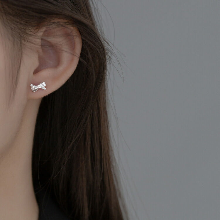 シルバーリボンピアス シルバー925 アレルギー対応 レディース ピアス シンプル リボン かわいい キュート 女性 レディース カジュアル
