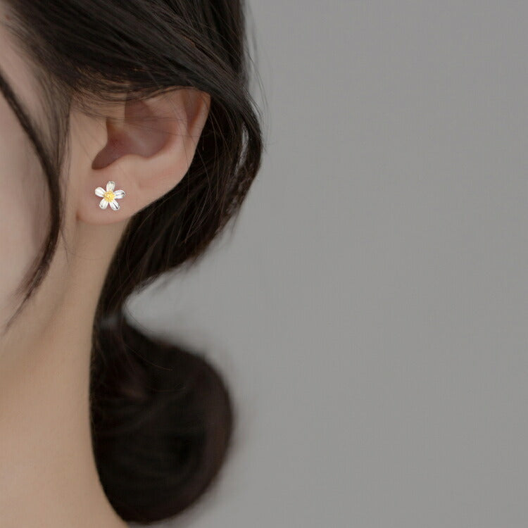 菊花のフラワーピアス 菊 シルバー925 フラワー 金属アレルギー ピアス シンプル アレルギー対応 シンプルピアス 菊花 フラワーピアス レディース 女性 かわいい お花