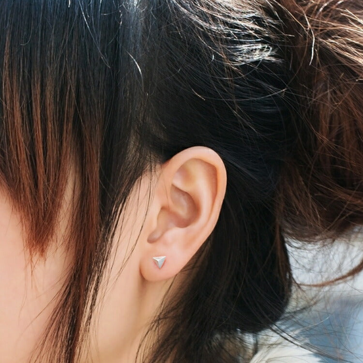 【シンプルな三角錐シルバーピアス】 シルバー925 金属アレルギー対応 ピアス スターリングシルバー 三角錐 シンプル 三角形 メンズ レディース カジュアル