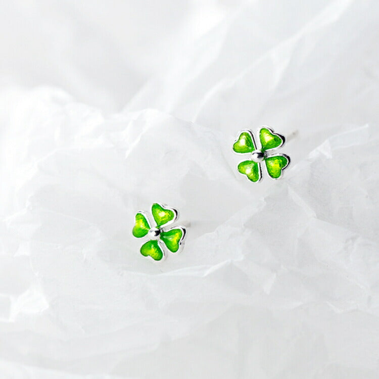 【四つ葉のクローバーピアス】 シルバー925 ピアス クローバー 四葉 幸せを呼ぶ シンプル デザイン モチーフ アレルギー対応 レディース 女性