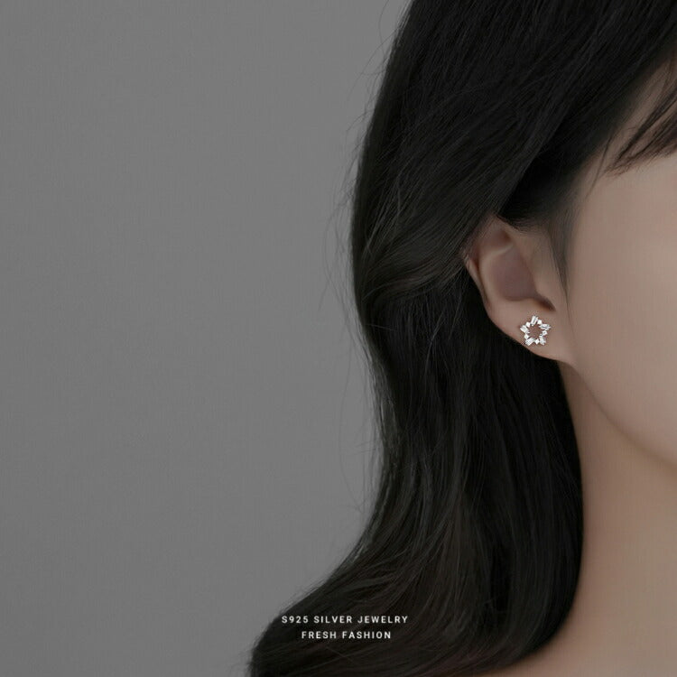 【キュービックジルコニアのスターモチーフピアス】 シルバー925 ピアス 金属アレルギー対応 星 スター キュービックジルコニア シンプル かわいい レディース 女性