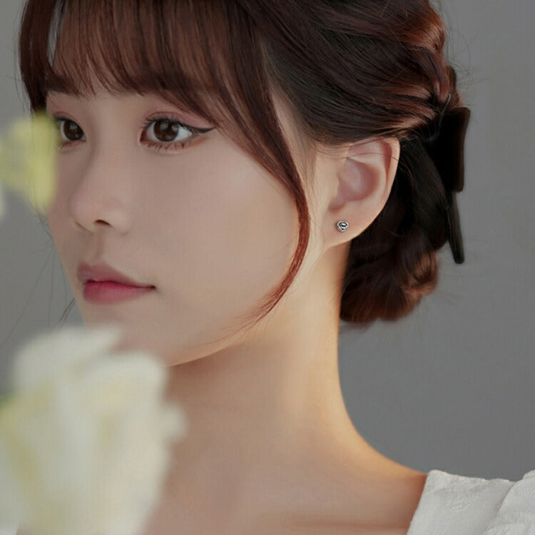 【小さいバラのシルバーピアス】 シルバー999 バラ ピアス 薔薇 花 小さい花 小さい シンプル ミニ 20G 4.5mm 小さめ 華奢 かわいい 女性 レディース 金属アレルギー対応