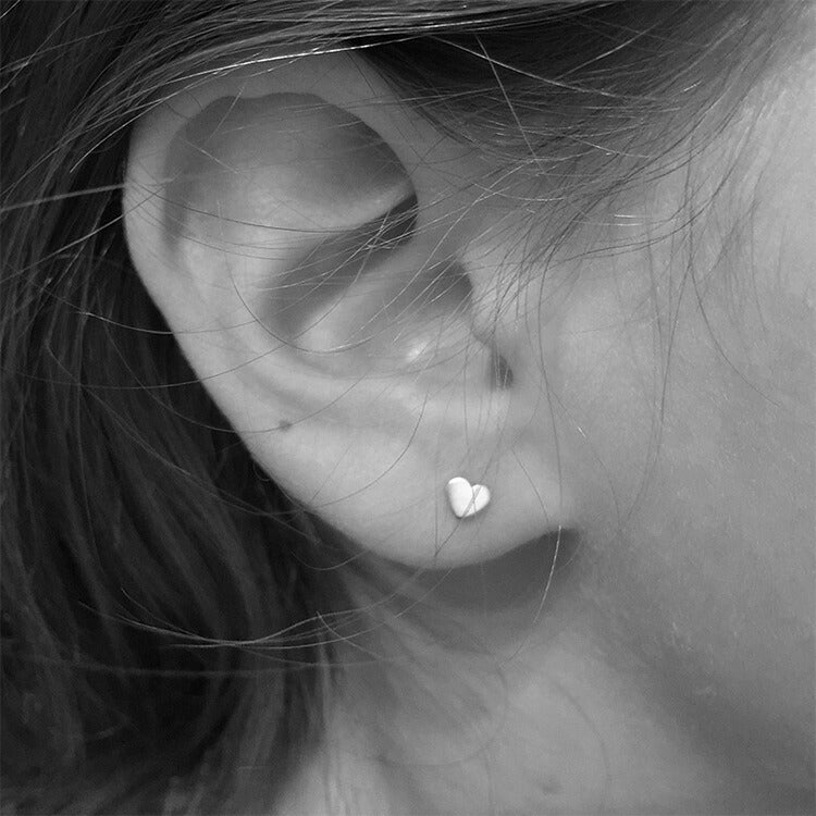 ハートモチーフピアス　サージカルステンレス