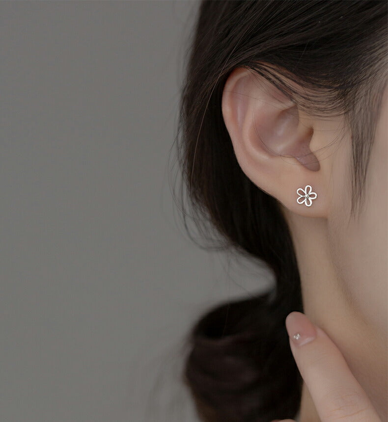 ピアス 花 小さい フラワー シンプル 軟骨 シルバー 小さめ 20G 仕事用 小さいピアス 極小ピアス シンプルピアス セカンドピアス 軟骨ピアス アレルギー対応ピアス 仕事