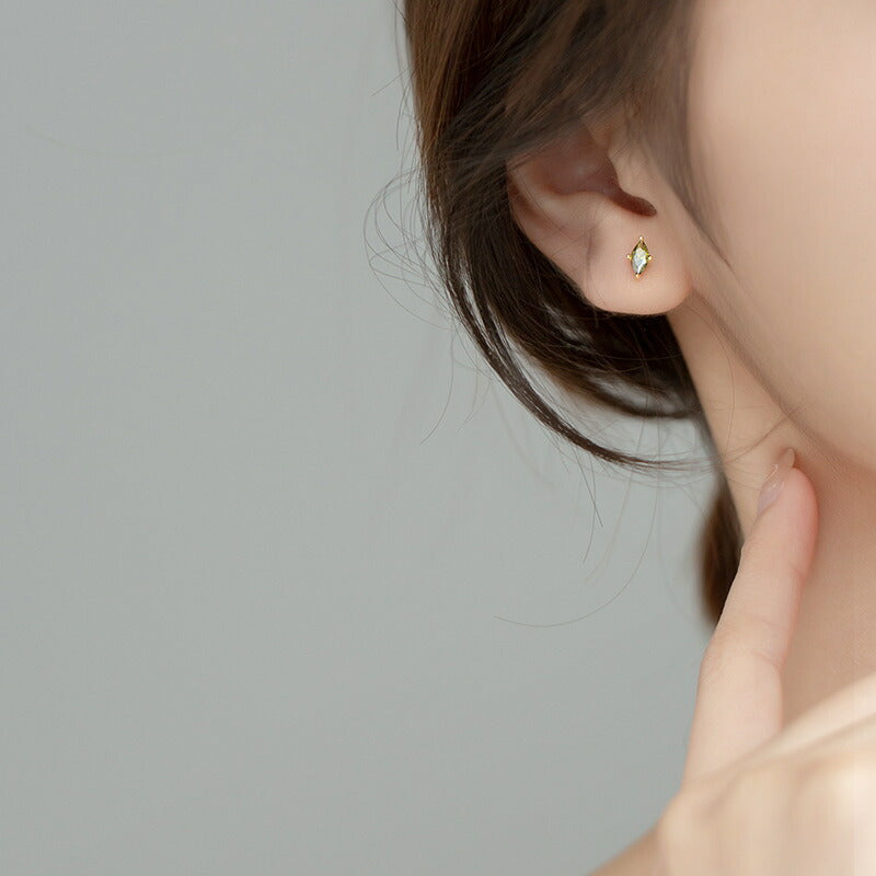 ピアス オリーブグリーンマーキス 小さい シンプル ペリドット 天然石 軟骨 金属アレルギー シルバー925 アレルギー対応 20G 仕事用 小さいピアス つけっぱなしピアス シンプルピアス セカンドピアス アレルギー対応ピアス