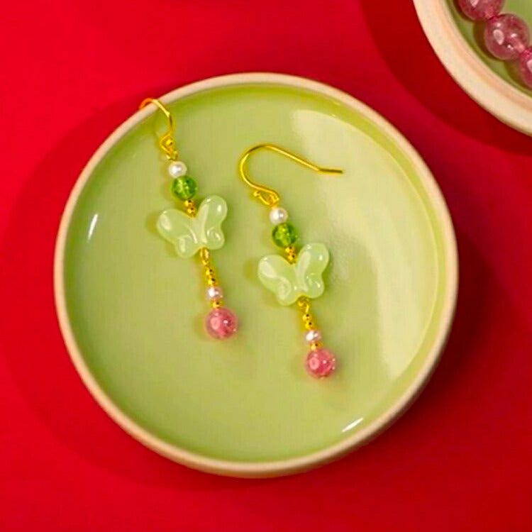 【蝶々の舞うチャイナ風デザインピアス】 フックピアス レディース ちょうちょう 揺れる ゆらゆら ぶらぶら かわいい 女性 グリーン ゴールド