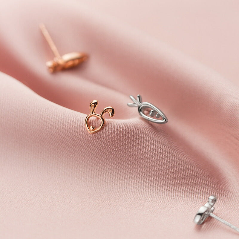 ピアス うさぎ 小さい 人参 シンプル 軟骨 金属アレルギー シルバー 小さめ シルバー925 アレルギー対応 20G 仕事用 小さいピアス うさぎピアス 人参ピアス シンプルピアス セカンドピアス 軟骨ピアス アレルギー対応ピアス 仕事 おもしろ