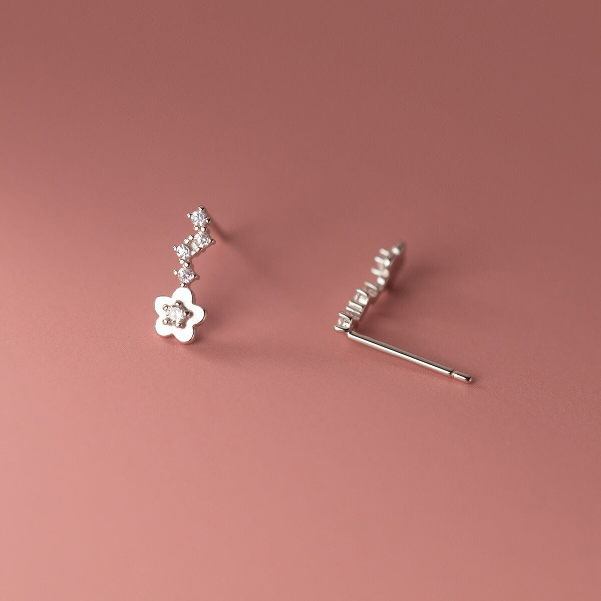 ピアス フラワー 花 小さい キュービックジルコニア シンプル 軟骨 金属アレルギー シルバー 小さめ ミニ シルバー925 アレルギー対応 20G 仕事用 フラワーピアス 花ピアス つけっぱなしピアス シンプルピアス アレルギー対応ピアス 仕事