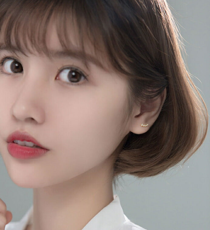 【華奢でかわいい4連ストーンのピアス】 ピアス つけっぱなし 小さい シンプル 軟骨 金属アレルギー シルバー 小さめ ミニ シルバー925 アレルギー対応 20G 仕事用 小さいピアス つけっぱなしピアス シンプルピアス セカンドピアス 軟骨ピアス アレルギー対応ピアス 仕事