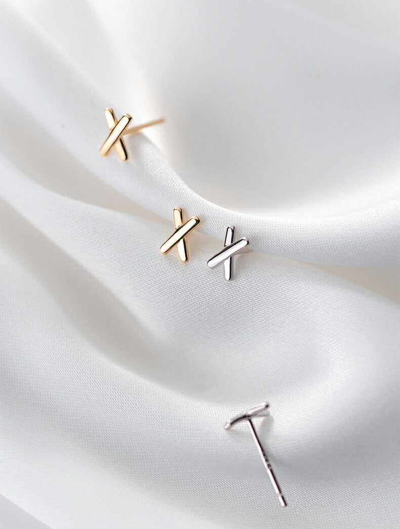 ピアス クロス 小さい シンプル 軟骨 金属アレルギー シルバー 小さめ ミニ シルバー925 アレルギー対応 20G 仕事用 小さいピアス クロスピアス つけっぱなしピアス シンプルピアス セカンドピアス 軟骨ピアス アレルギー対応ピアス 仕事