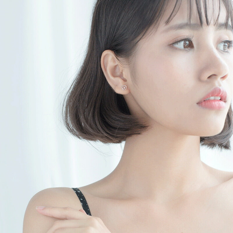 ピアス 渦巻 小さい うずまき 渦巻き シンプル 軟骨 金属アレルギー シルバー 小さめ ミニ シルバー925 アレルギー対応 20G 小さいピアス 渦巻ピアス うずまきピアス シンプルピアス セカンドピアス 軟骨ピアス アレルギー対応ピアス 仕事