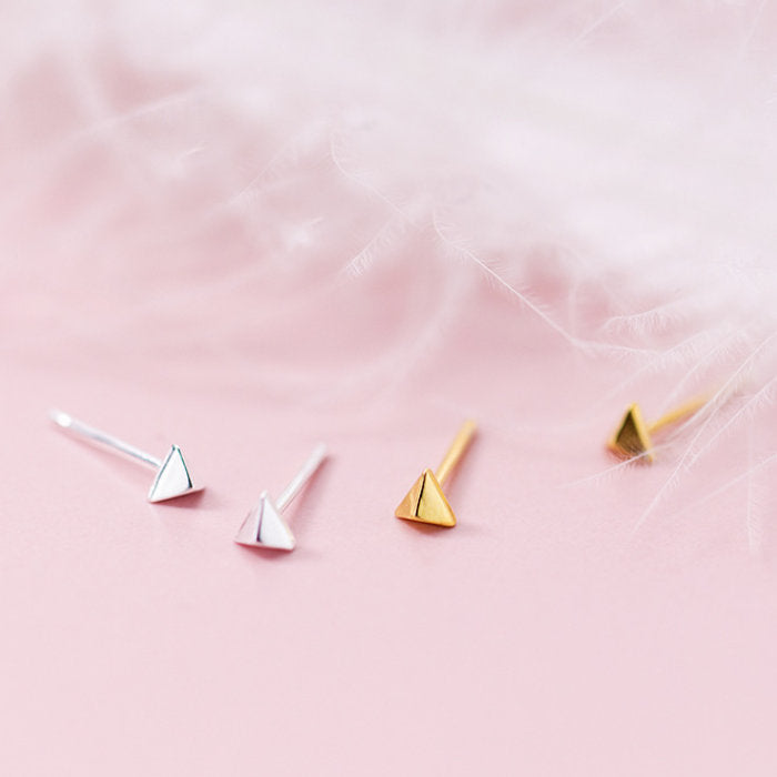 ピアス トライアングル つけっぱなし 小さい 極小 シンプル 軟骨 金属アレルギー シルバー 小さめ ミニ シルバー925 アレルギー対応 20G 仕事用 小さいピアス 極小ピアス つけっぱなしピアス シンプルピアス 軟骨ピアス 仕事