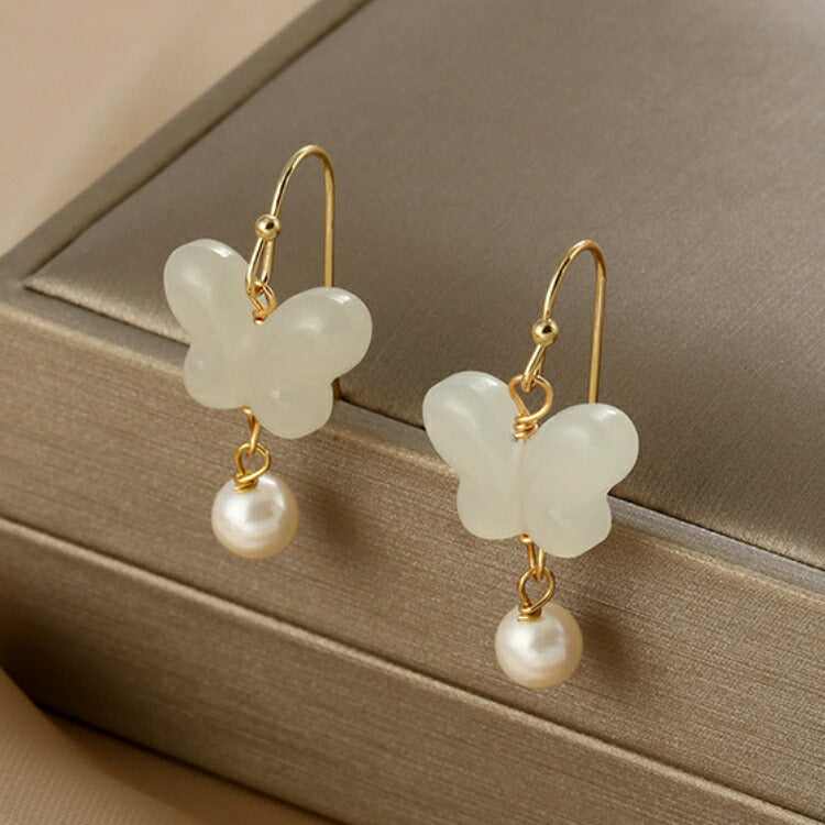 【揺れるパールビーズが可愛い蝶々フックピアス】 ちょうちょ ピアス 人工和田玉 フックピアス グリーン ゴールド