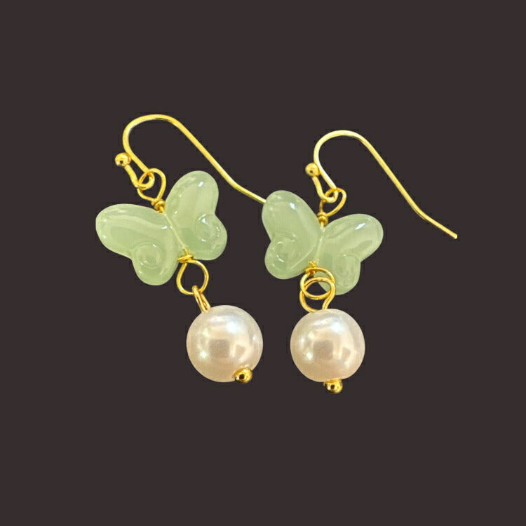 【揺れるパールビーズが可愛い蝶々フックピアス】 ちょうちょ ピアス 人工和田玉 フックピアス グリーン ゴールド