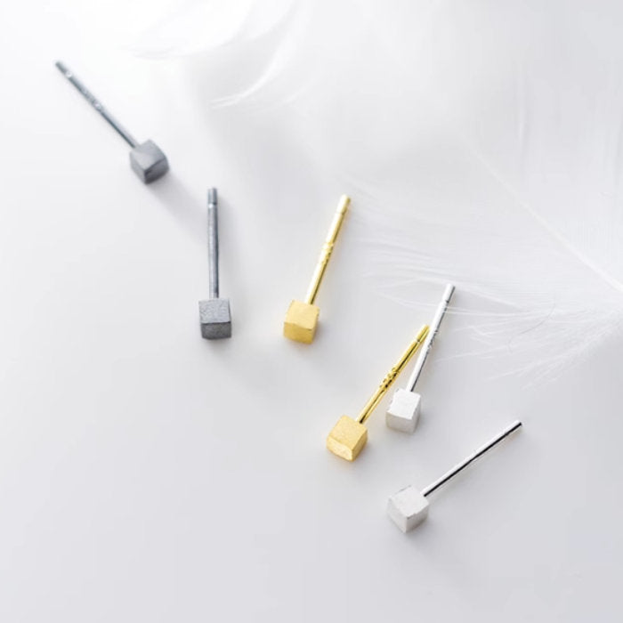 ピアス スクエア 四角 キューブ 2mm つけっぱなし 小さい 極小 シンプル 軟骨 金属アレルギー シルバー 小さめ ミニ シルバー925 アレルギー対応 20G 仕事用 小さいピアス 極小ピアス