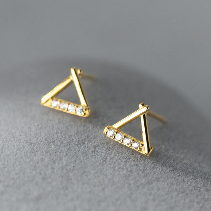 ピアス トライアングル キュービックジルコニア 小さい シンプル 軟骨 金属アレルギー シルバー 小さめ ミニ シルバー925 アレルギー対応 20G 仕事用 小さいピアス シンプルピアス セカンドピアス 軟骨ピアス 仕事