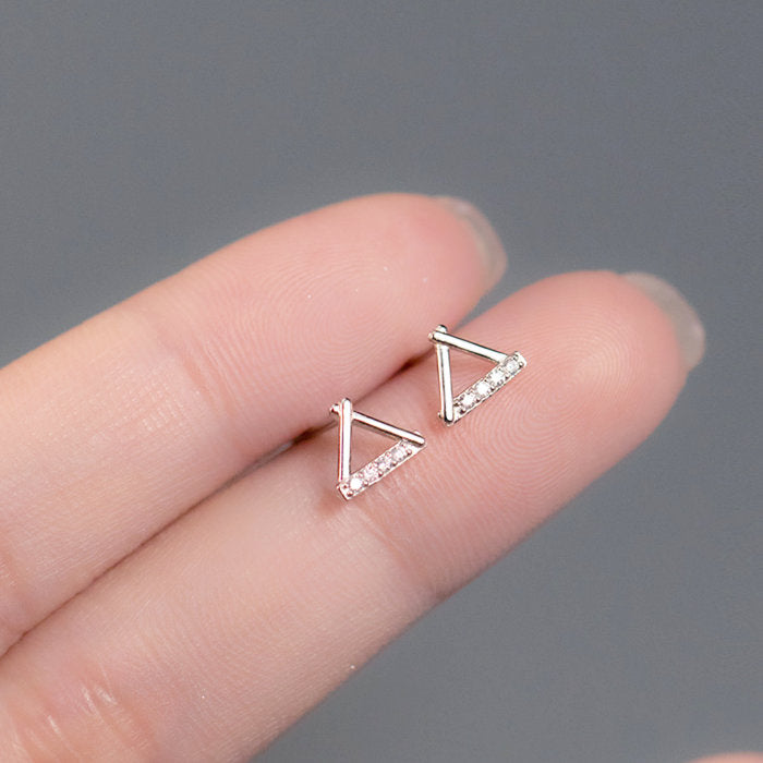 ピアス トライアングル キュービックジルコニア 小さい シンプル 軟骨 金属アレルギー シルバー 小さめ ミニ シルバー925 アレルギー対応 20G 仕事用 小さいピアス シンプルピアス セカンドピアス 軟骨ピアス 仕事