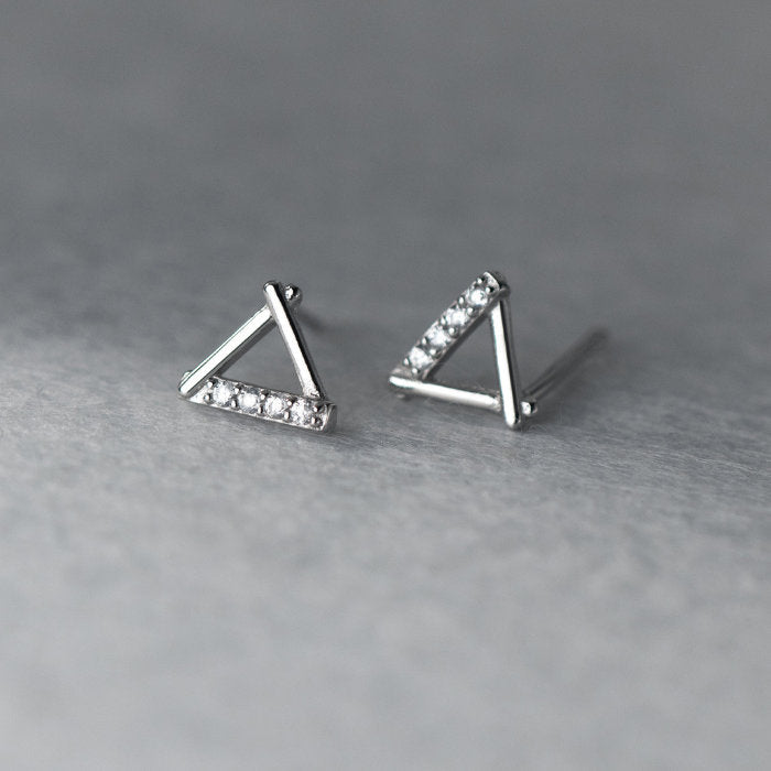 ピアス トライアングル キュービックジルコニア 小さい シンプル 軟骨 金属アレルギー シルバー 小さめ ミニ シルバー925 アレルギー対応 20G 仕事用 小さいピアス シンプルピアス セカンドピアス 軟骨ピアス 仕事