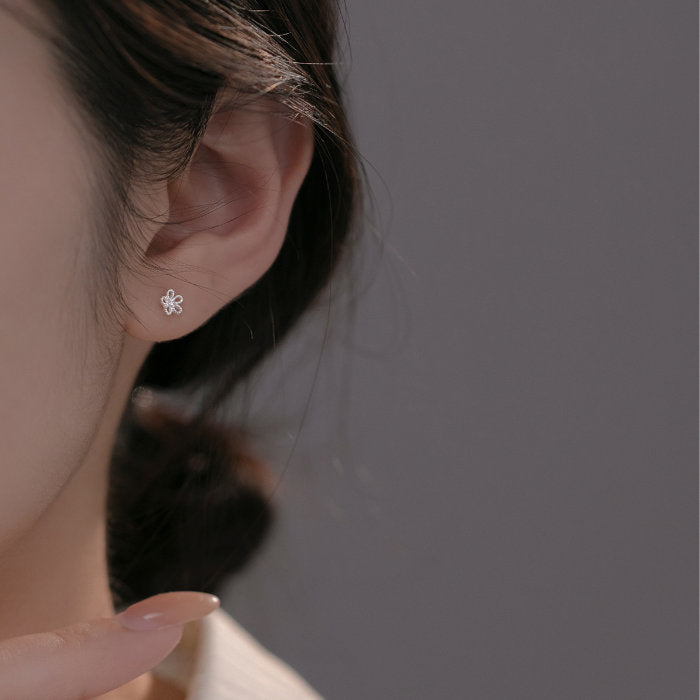 ピアス フラワー 花 シルバーストーン 小さい シンプル 軟骨 金属アレルギー シルバー 小さめ ミニ シルバー999 アレルギー対応 20G 仕事用 小さいピアス シンプルピアス セカンドピアス 軟骨ピアス 仕事