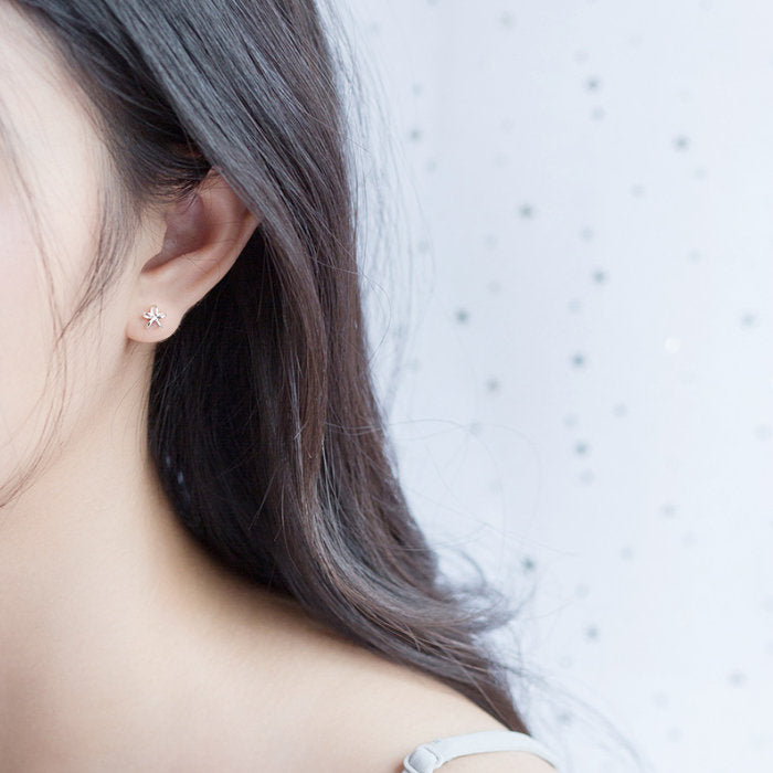 ピアス お花 小さい シンプル 軟骨 金属アレルギー シルバー 小さめ ミニ シルバー925 アレルギー対応 20G 仕事用 小さいピアス シンプルピアス セカンドピアス 軟骨ピアス 仕事