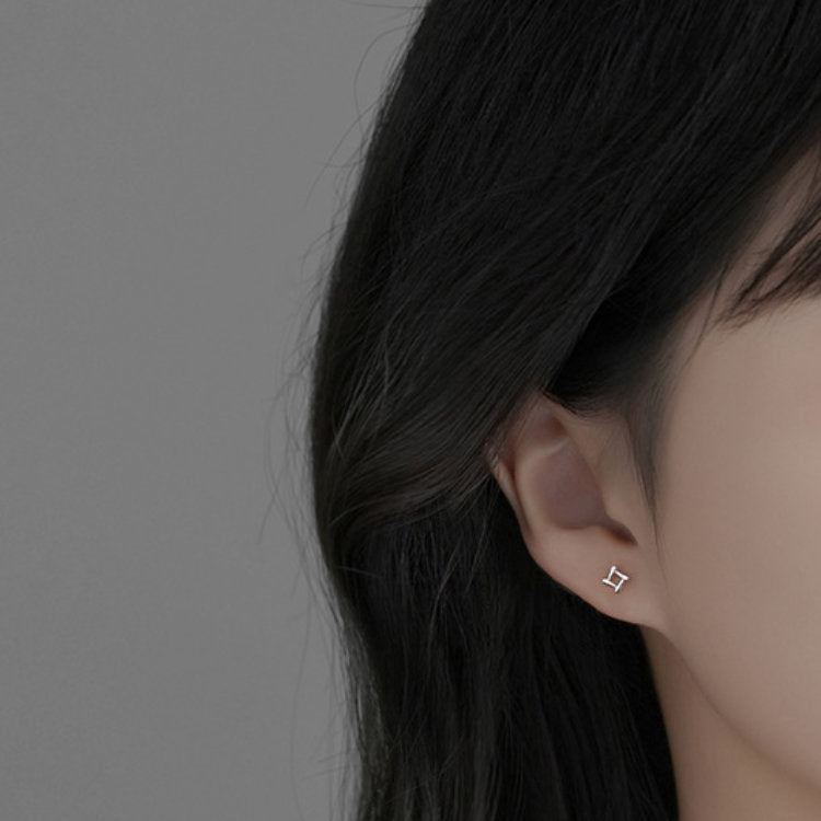 トライアングルピアス スクエアピアス シルバー999 小さいピアス 三角 四角 アレルギー対応 小さい ミニ シルバー レディース メンズ 女性 男性 両耳 かわいい シンプル