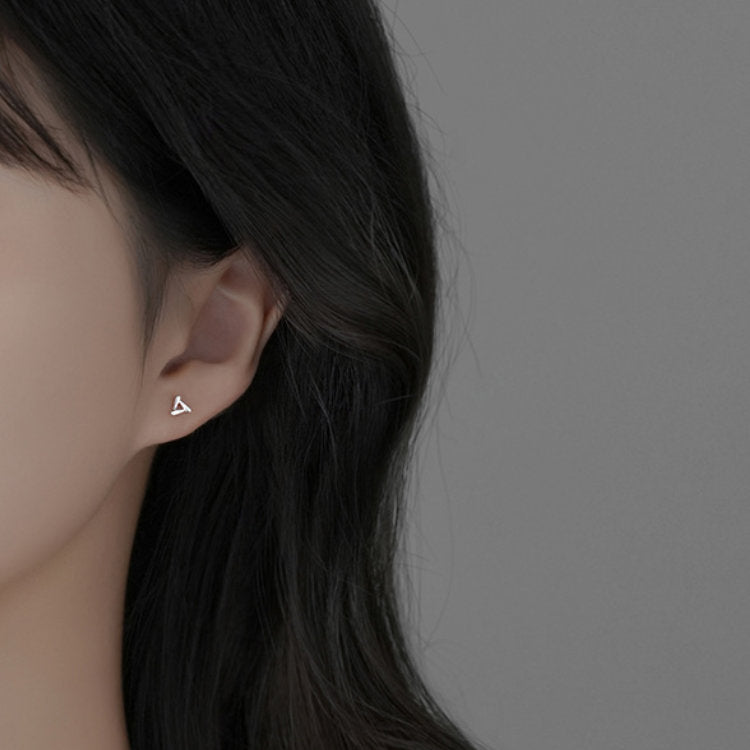 トライアングルピアス スクエアピアス シルバー999 小さいピアス 三角 四角 アレルギー対応 小さい ミニ シルバー レディース メンズ 女性 男性 両耳 かわいい シンプル