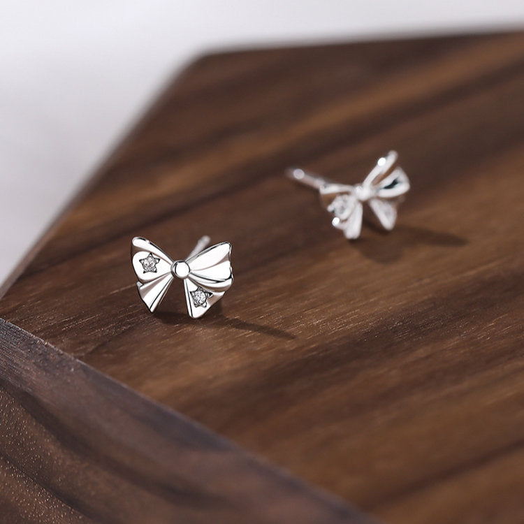 リボンのピアス シルバー999 キュービックジルコニア アレルギー対応 20G シルバー リボン ピアス 両耳 レディース 女性 かわいい 20代 30代 40代 50代 華奢