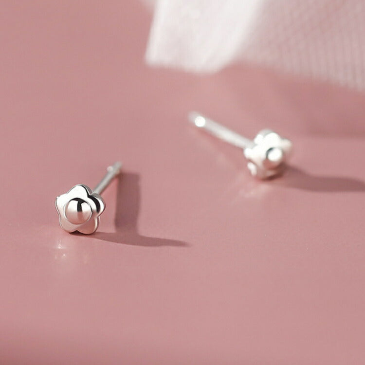 小さいお花のシルバーピアス Silver999 20G お花 フラワー ピアス 小さい ミニ 3.5mm かわいい シルバー 女性 レディース ミニピアス 小さいピアス かわいいピアス