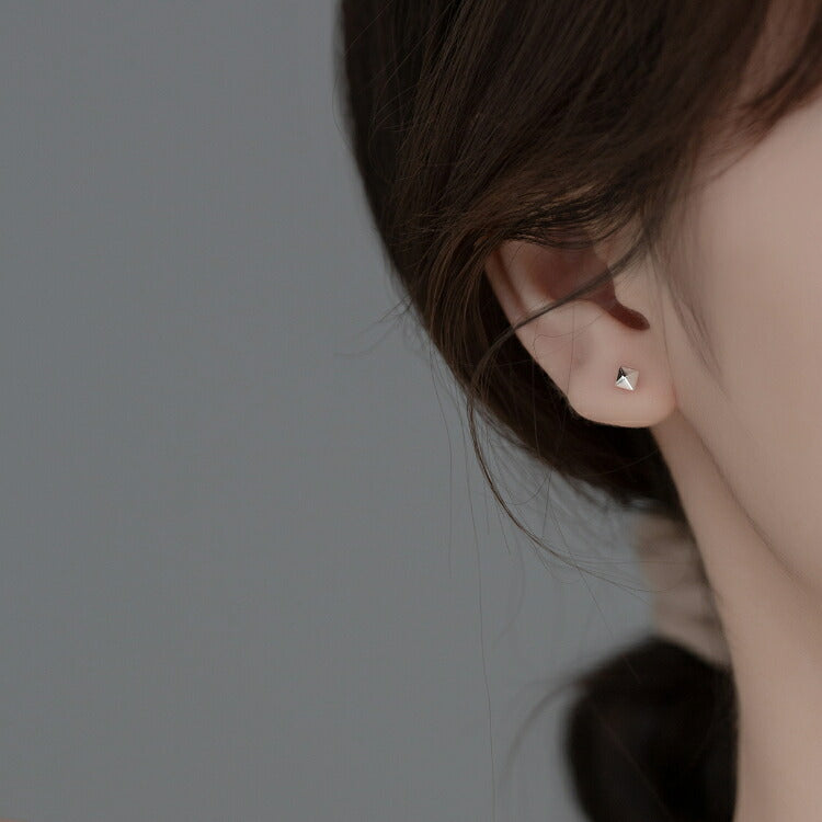 四角錐の小さいシルバーピアス シルバー925 シンプルピアス 四角錐 3.5mm つけっぱなし ピアス メンズ レディース カジュアル コーデ アレルギー対応 シルバー製