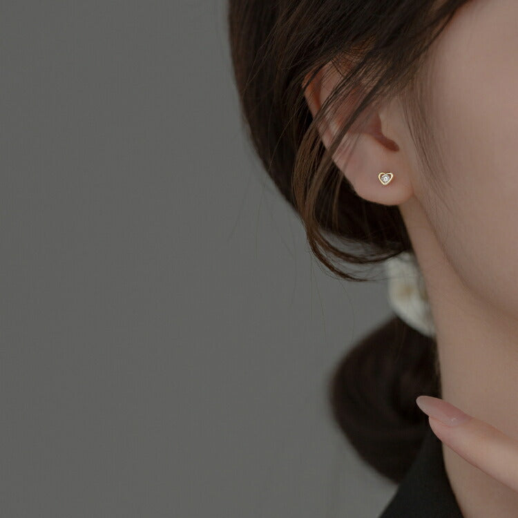 【一粒ストーンのハートピアス】 シルバー925 キュービックジルコニア ハート ピアス シンプル シルバー ゴールド レディース 女性 カジュアル 小さい 小さめ つけっぱなし アレルギー対応 金属アレルギー