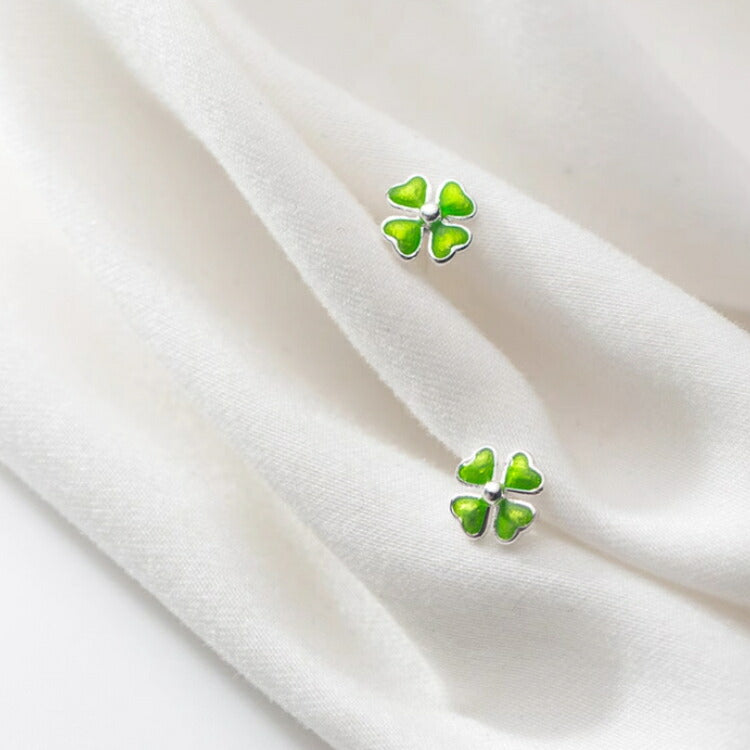 【四つ葉のクローバーピアス】 シルバー925 ピアス クローバー 四葉 幸せを呼ぶ シンプル デザイン モチーフ アレルギー対応 レディース 女性