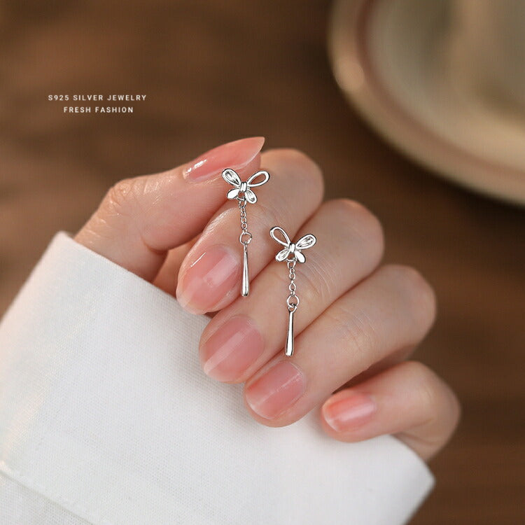 【ドロップバタフライピアス】 シルバー925 ピアス シルバー 蝶々 ちょうちょ バタフライ シンプル 揺れる ドロップ 水滴 雫 レディース 女性 かわいい