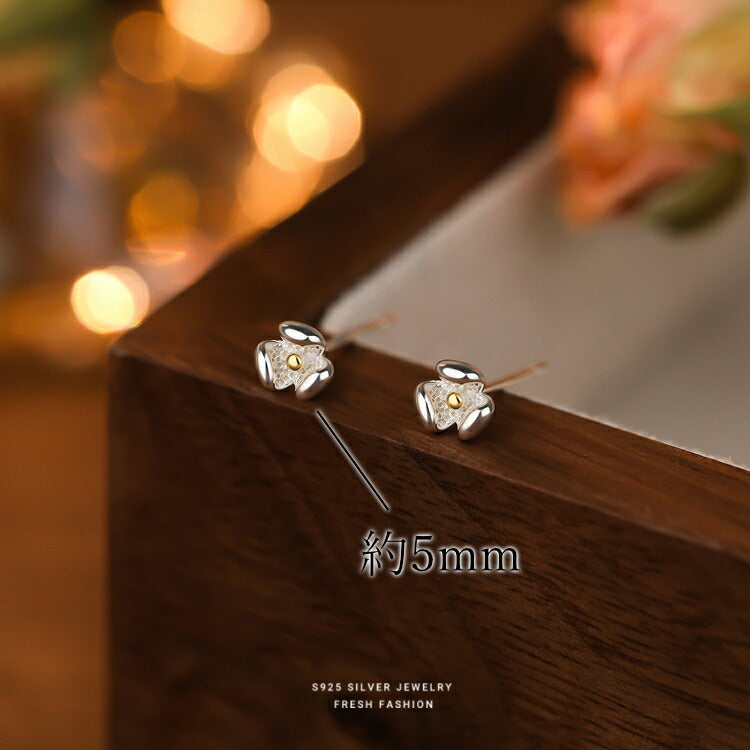 【小さなお花のシルバーピアス】 シルバー925 ピアス シンプル 小さい 咲き始め お花 フラワー 花 シンプルピアス 小さいピアス 金属アレルギー対応