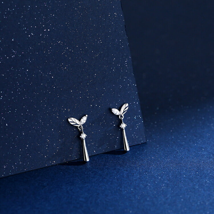【揺れるシルバーリーフピアス】 シルバー925 ピアス かわいい 金属アレルギー対応 リーフ 葉っぱ 双葉 二葉 新緑 新芽 キュービックジルコニア レディース 女性 シンプル ゆれる ゆらゆら ぶらぶら