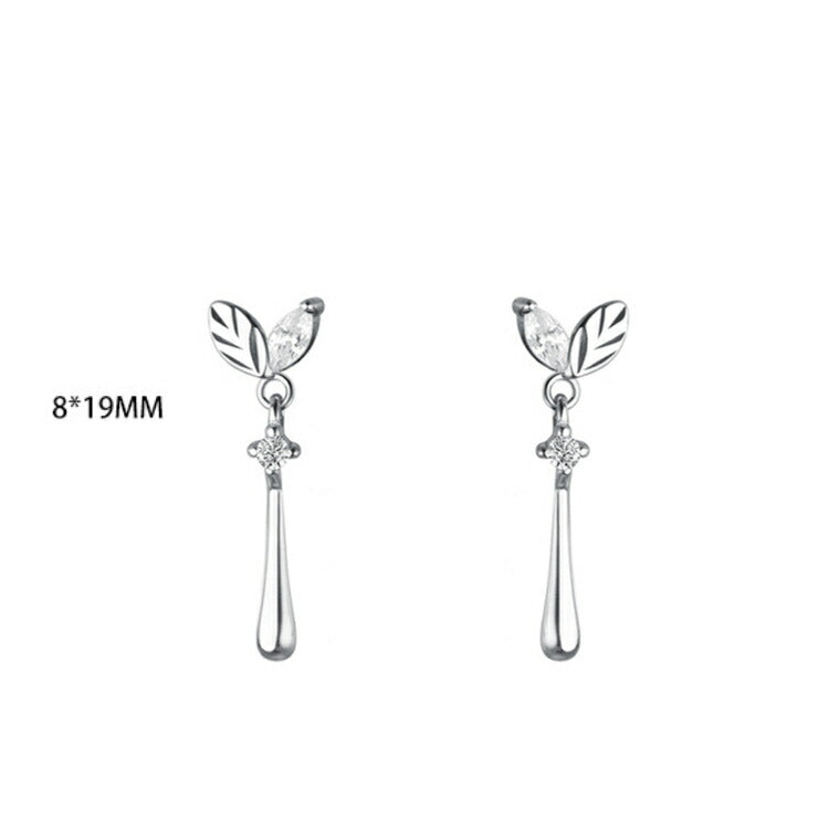 【揺れるシルバーリーフピアス】 シルバー925 ピアス かわいい 金属アレルギー対応 リーフ 葉っぱ 双葉 二葉 新緑 新芽 キュービックジルコニア レディース 女性 シンプル ゆれる ゆらゆら ぶらぶら