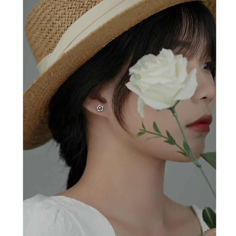 【カメリアモチーフのフラワーピアス】 シルバー925 ピアス シンプル キュービックジルコニア カメリア 山茶花 ツバキ 金属アレルギー対応 花 フラワー