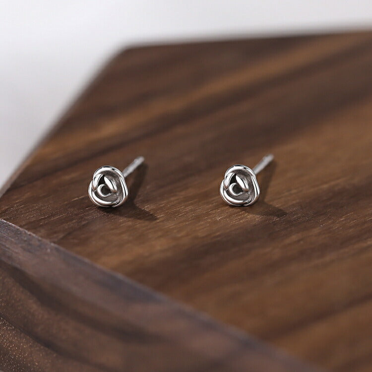 【小さいバラのシルバーピアス】 シルバー999 バラ ピアス 薔薇 花 小さい花 小さい シンプル ミニ 20G 4.5mm 小さめ 華奢 かわいい 女性 レディース 金属アレルギー対応