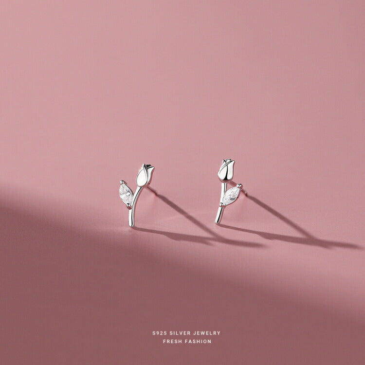 【チューリップの一輪ピアス】 シルバー925 ピアス チューリップ シルバー ゴールド キュービックジルコニア 花 葉っぱ 一輪の花 シンプル かわいい 金属アレルギー対応 20G